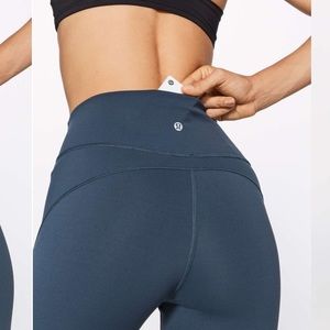 💙 MACH BLUE Lululemon In Movement 25” Leggings 8